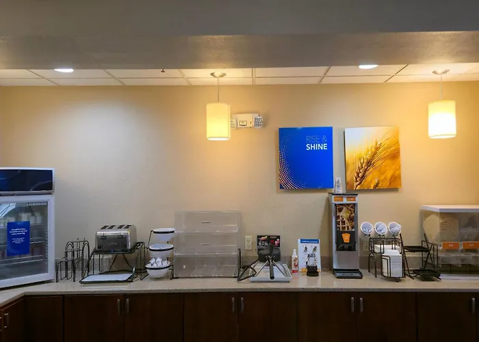 Comfort Inn&Suites Grafton-Cedarburg