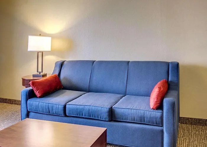Comfort Inn & Suites Grafton-Cedarburg