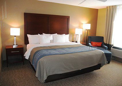 Comfort & Grafton-cedarburg Hotel