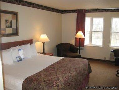 Comfort & Grafton-cedarburg Hotel