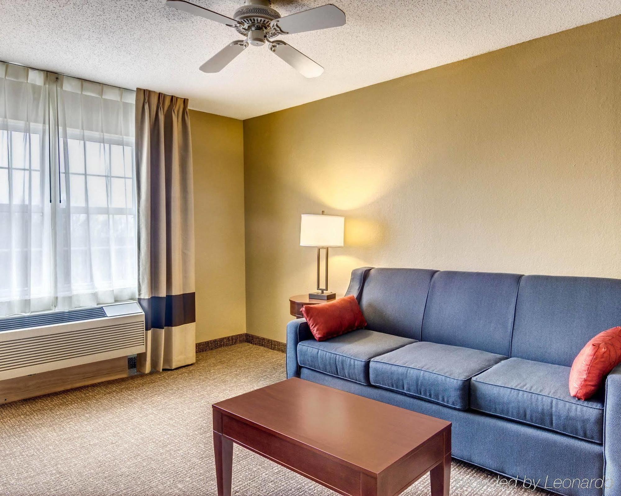 Comfort & Grafton-cedarburg Hotel
