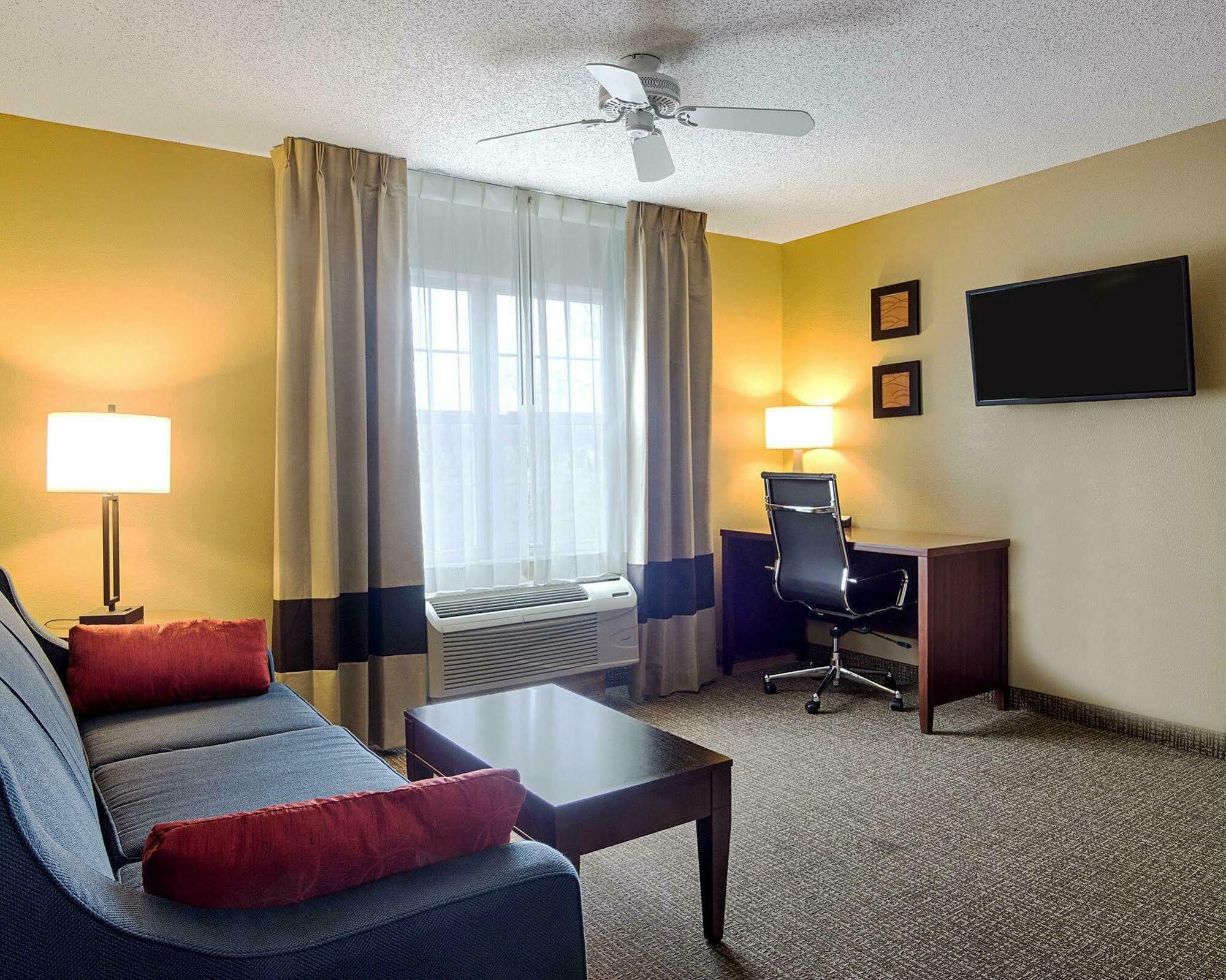 Comfort & Grafton-cedarburg Hotel 2*